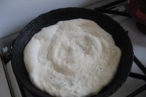 Placinta cu cartofi sau branza, de la mama