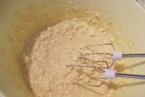 Biscuiti aperitiv, cu sunca presata si cascaval