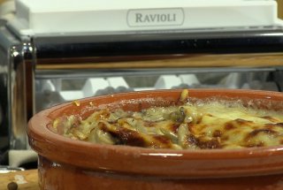 Ravioli al forno cu tofu, ciuperci, sos de ciuperci si gratinati cu cascaval – Atlas Chromo Marcato- reteta video