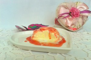 Inghetata de vanilie cu topping de dulceata de visine