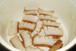 Ciorba de salata cu slanina afumata