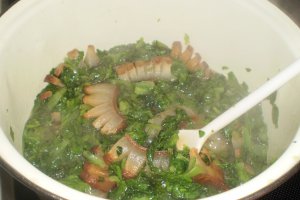 Ciorba de salata cu slanina afumata