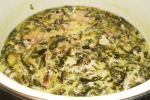 Ciorba de salata cu slanina afumata
