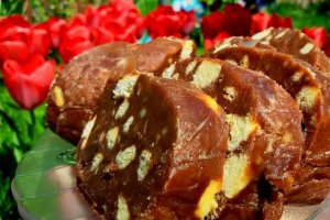 Salam de biscuiţi, reţetă cu eugenii