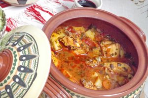 Papricas de pui cu salata de varza si paine de casa