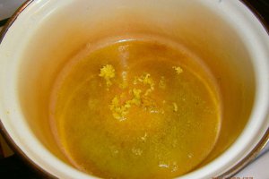 Somon la cuptor cu garnitura de sos de lamaie cu capere