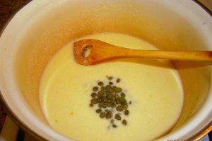 Somon la cuptor cu garnitura de sos de lamaie cu capere