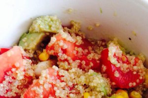 Salata mexicana cu quinoa