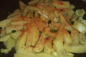 Cartofi caramelizati la tigaie