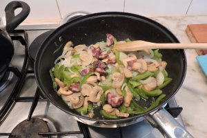 Paste cu pui si sos de smantana