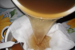 Sirop din flori de salcam