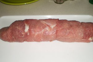 Rulada cu cascaval si carnati afumati de porc la cuptor
