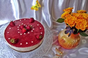Cheesecake cu căpşuni,fara coacere