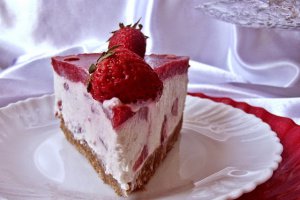 Cheesecake cu căpşuni,fara coacere