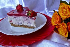 Cheesecake cu căpşuni,fara coacere