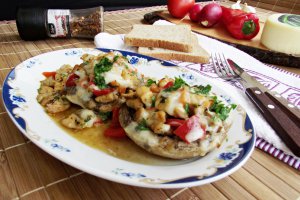 Ciuperci umplute cu legume si piept de pui la slow cooker Crock-Pot