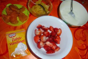 Salata de fructe cu iaurt
