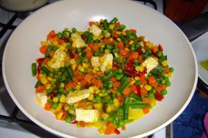 PUI PE STICLA CU LEGUME