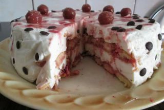 Tort cu piscoturi,visine,iaurt si frisca