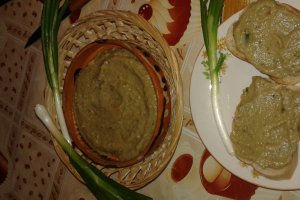 Salata de vinete cu ceapa verde