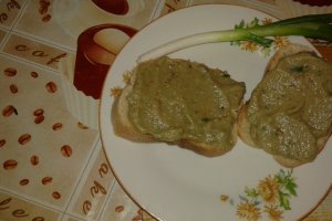 Salata de vinete cu ceapa verde