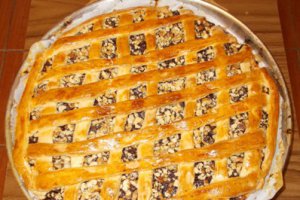 Tarta cu gem si nuci