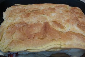 Cremsnit cu foietaj de casa si capsuni