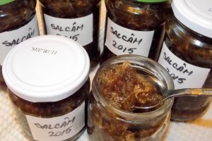 Dulceata din flori de salcam