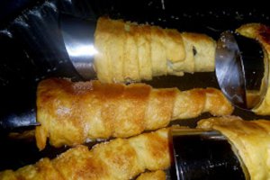 Conuri umplute cu mere caramelizate