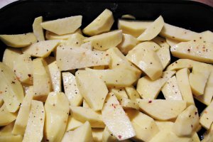 Cartofi la cuptor, cu legume caramelizate