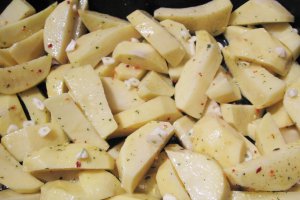 Cartofi la cuptor, cu legume caramelizate