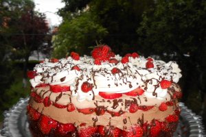 Tort cu capsuni si fragi