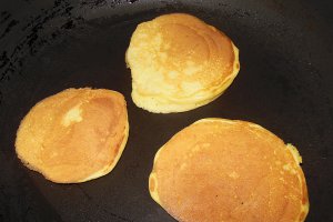 Pancakes cu inghetata si sos de mure cu Green Sugar
