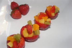 Căpşuni umplute cu fructe