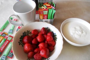 Iaurt cu piure de capsuni si Green Sugar
