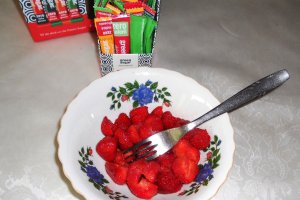 Iaurt cu piure de capsuni si Green Sugar