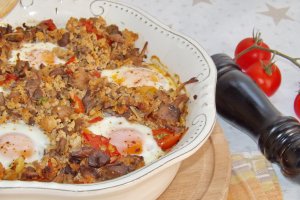 Oua in cuib de ciuperci cu carne