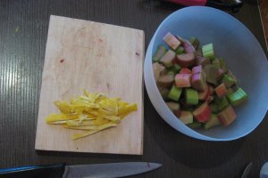 Rubarba cu jeleu de sampanie si Green Sugar