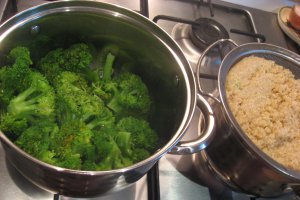 Salata cu broccoli si quinoa
