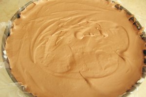 Tort cu crema de ciocolata si capsuni