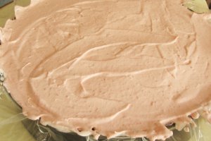 Tort cu crema de ciocolata si capsuni