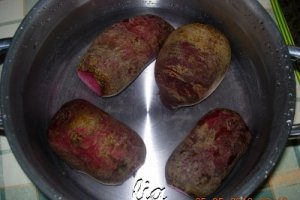 Salata de sfecla rosie cu ulei de struguri
