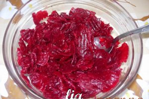 Salata de sfecla rosie cu ulei de struguri