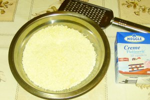 Tort cu branza de vaci,frisca si capsuni