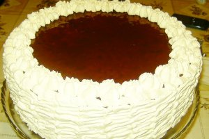 Tort cu branza de vaci,frisca si capsuni