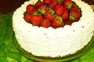 Tort cu branza de vaci,frisca si capsuni