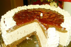 Tort cu branza de vaci,frisca si capsuni
