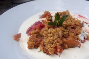 Crumble cu rubarba