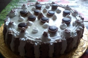 Tort cu crema de vanilie si ciocolata alba