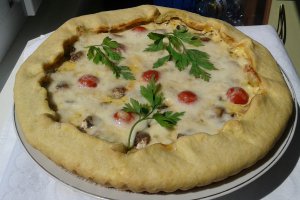 Tarta cu ciuperci si sunca